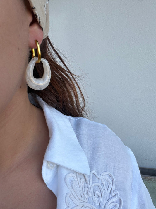 Boucle d'oreille Lisa blanche