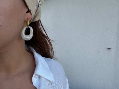 Boucle d'oreille Lisa blanche