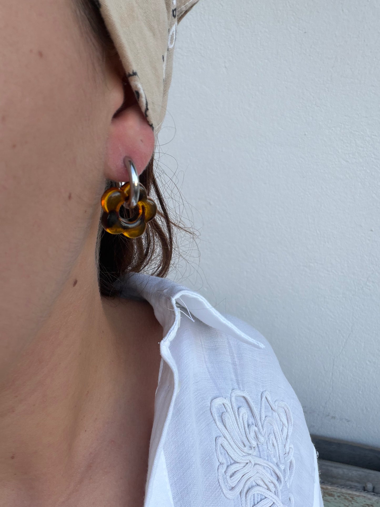 Boucle d'oreille Marguerite marron