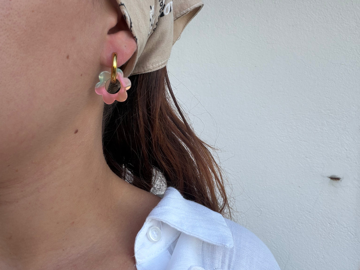 Boucle d'oreille Marguerite turquoise, rose nacré